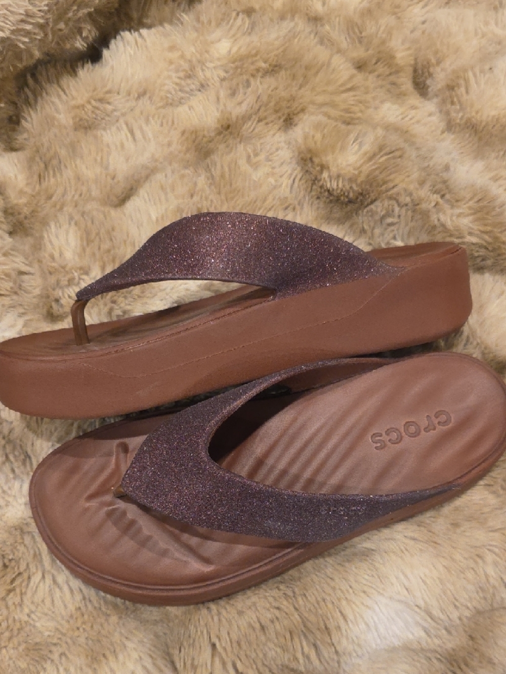 CROCS Women's Getaway PlatformGlitter Flip Sandals in Rose Bronze Color. Sz 8 - Picture 2 of 5